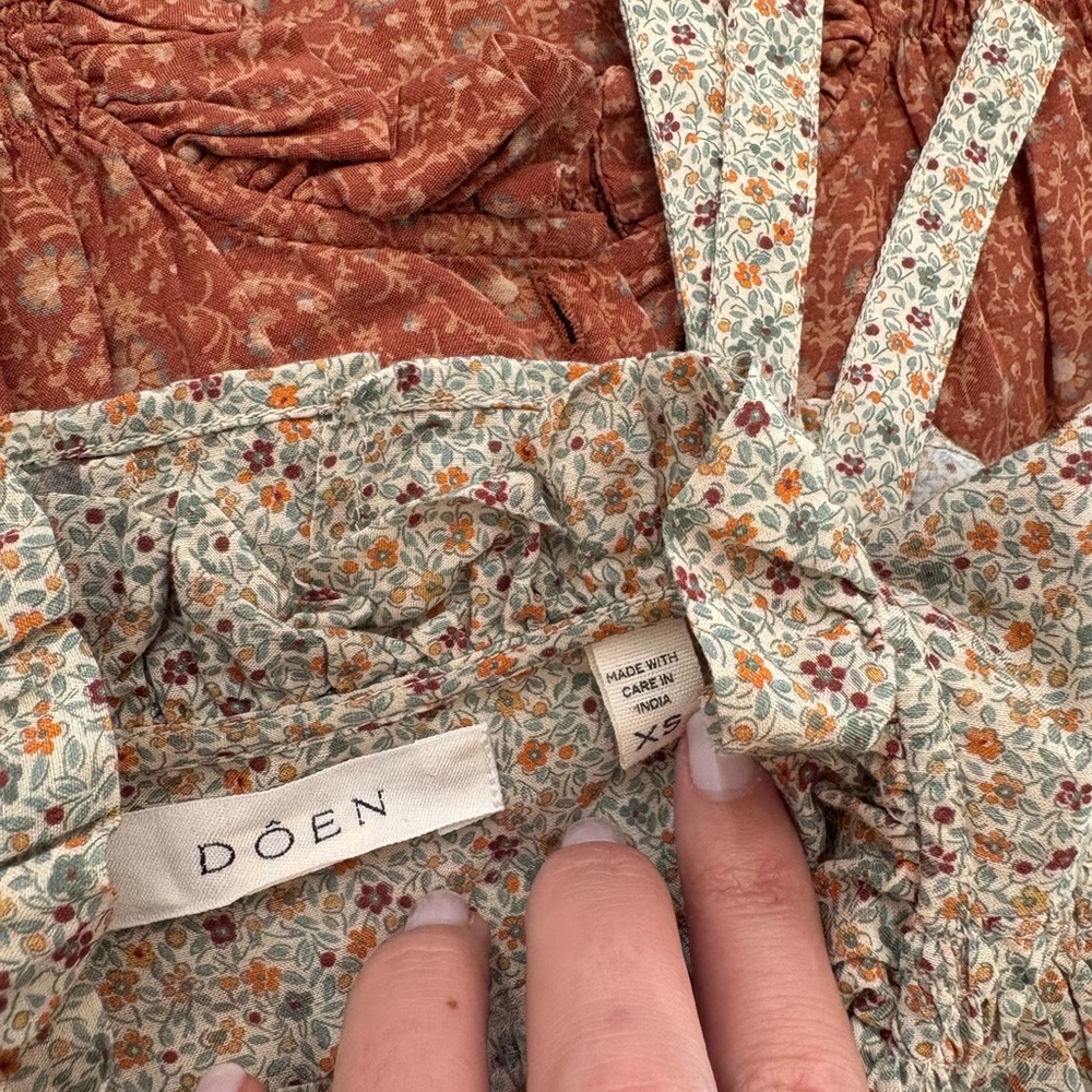Bundle of two Doen Rose Blouses (XS) - Picture 2 of 4